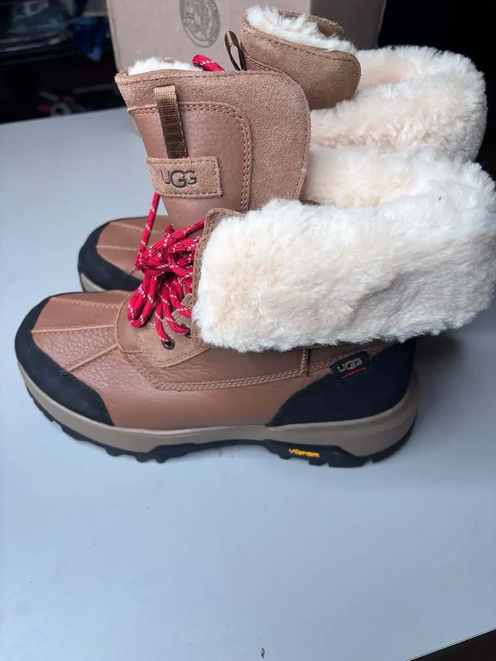 UGG Women's Adirondack XXV Round Toe Boots size10